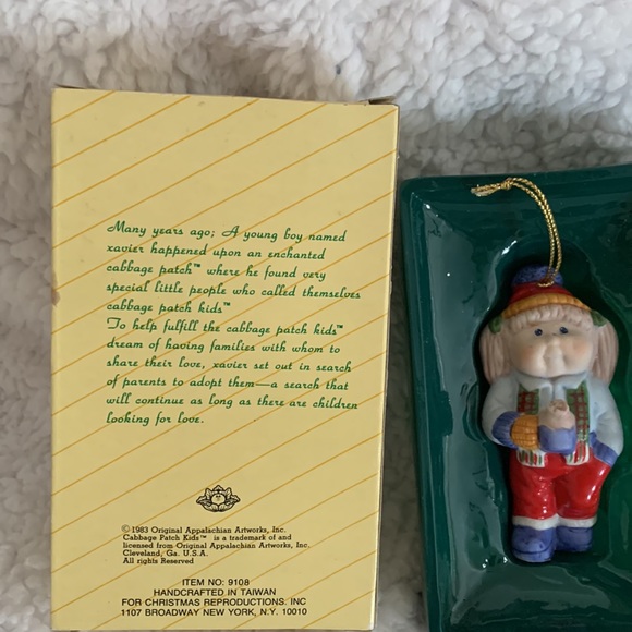 1983 Cabbage Patch ornament. EXCELLENT condition, comes with original box - Picture 4 of 4